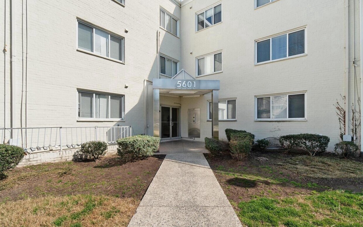 Primary Photo - 5601 Parker House Terrace