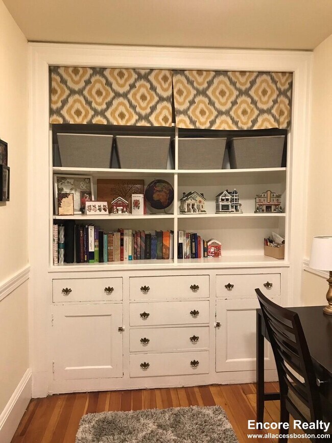 Building Photo - 1463 Beacon St