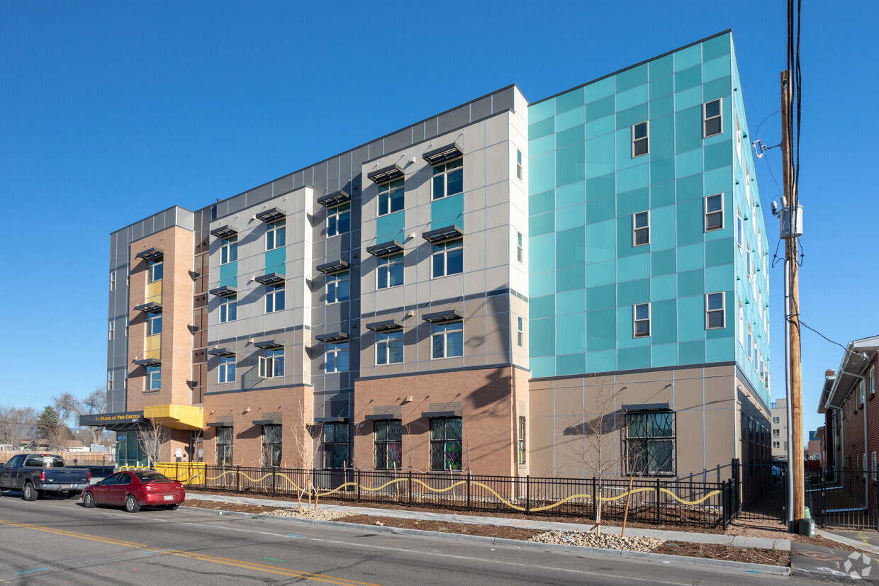 Building Photo - The Flats at Two Creeks