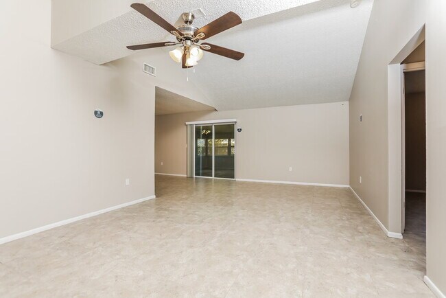Foto del edificio - 836 Cinnamon Dr