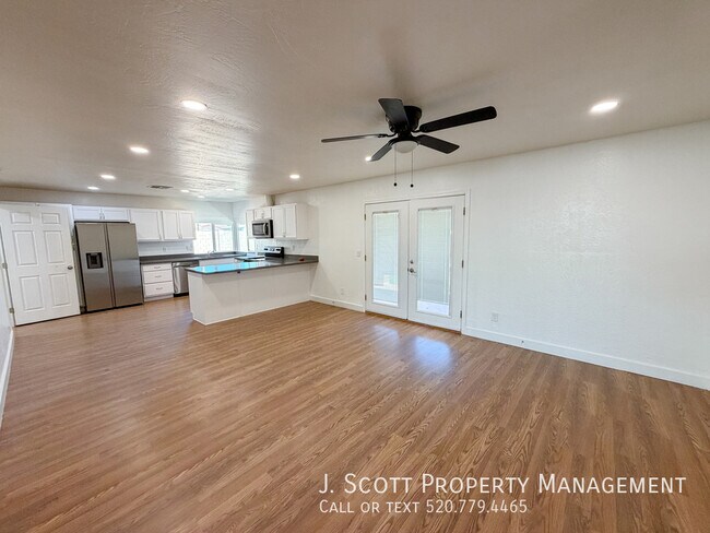 Building Photo - 3621 W Sandra Terrace