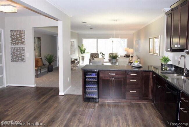 Foto del edificio - 2 br, 2 bath Condo - 1745 Tiverton