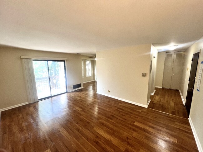 Foto del edificio - 2275 Country Club Dr