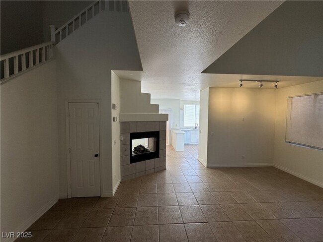 Foto del edificio - 2721 Pan Pacific Rd