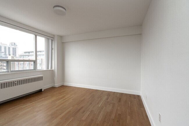 Building Photo - 265 Russell Hill Road