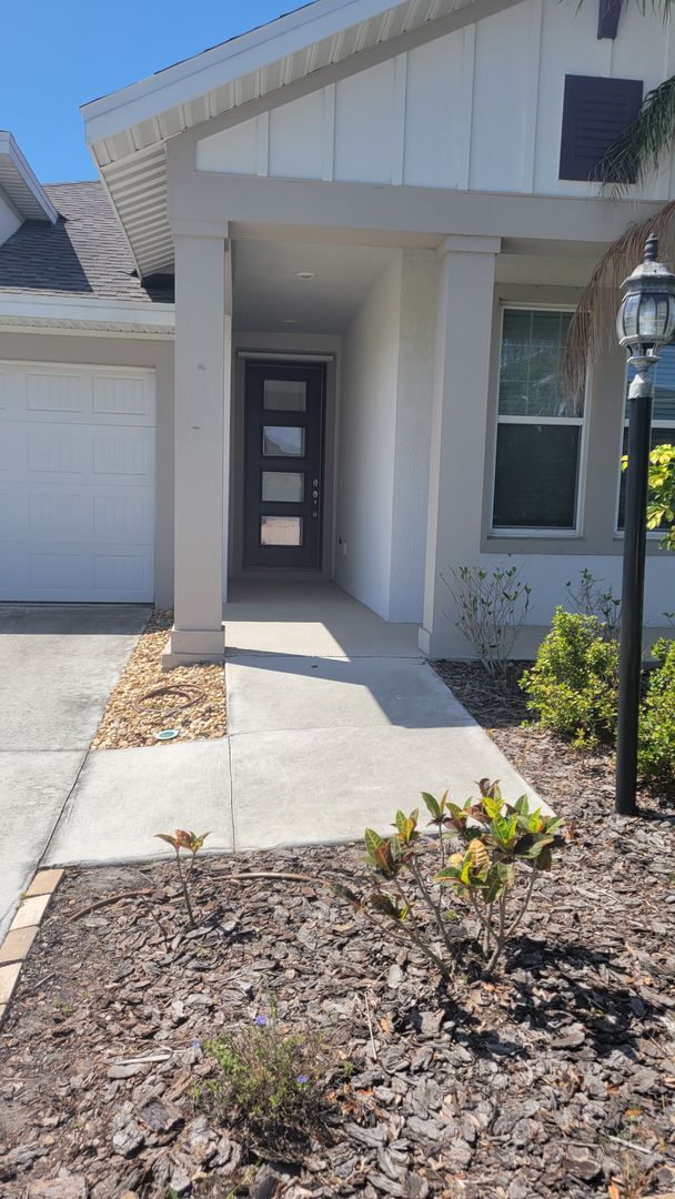 Building Photo - Annual Unfurnished 3/2 single family home in gated community off SR-70!