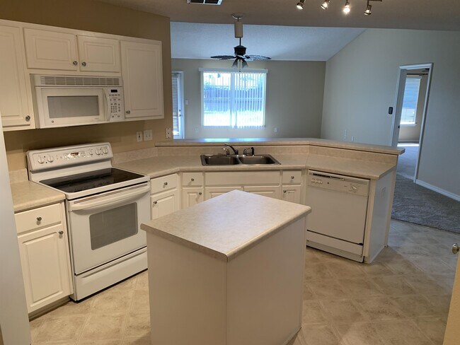 Building Photo - 2168 Lambourn Ct