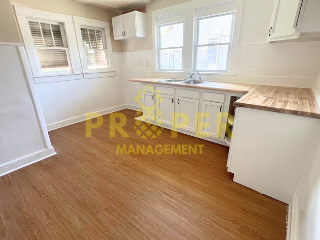 Foto del edificio - 2 bedrooms 1 bathroom house