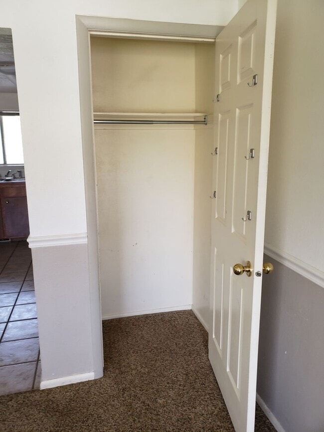 Building Photo - 2 bed 1 bath in Springville