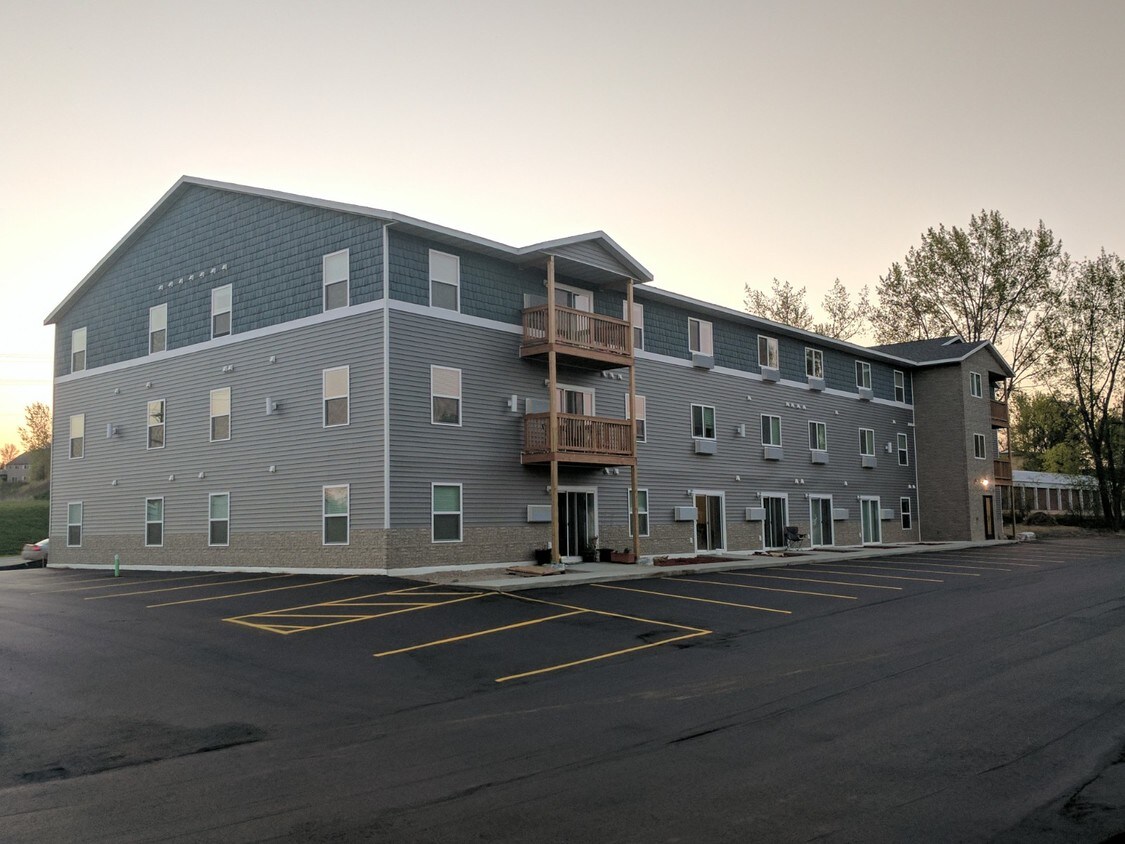 1964 10th Ave E Unit 307, Alexandria, MN 56308 Room for Rent in