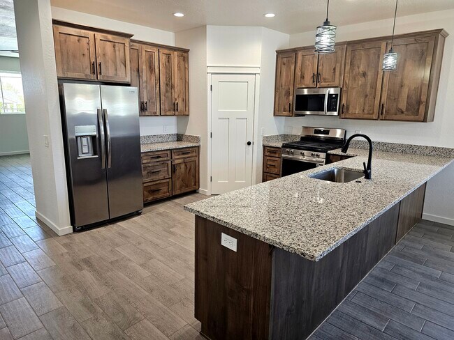 Kitchen - 57 S Hillcrest Dr
