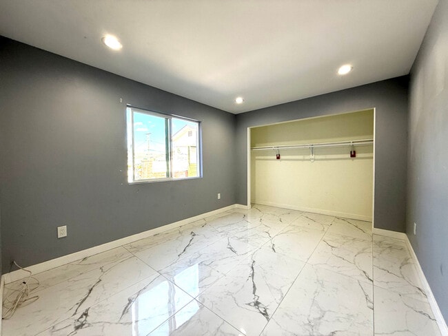 Foto del edificio - 8536 Enault Ln