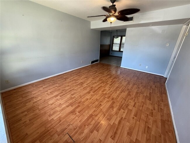 Building Photo - 117 Holly Dr