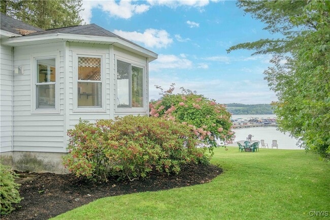 Building Photo - 1916 W Lake Rd