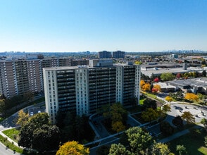 Building Photo - 41 Antrim Cres Building Photo - 41 Antrim Cres