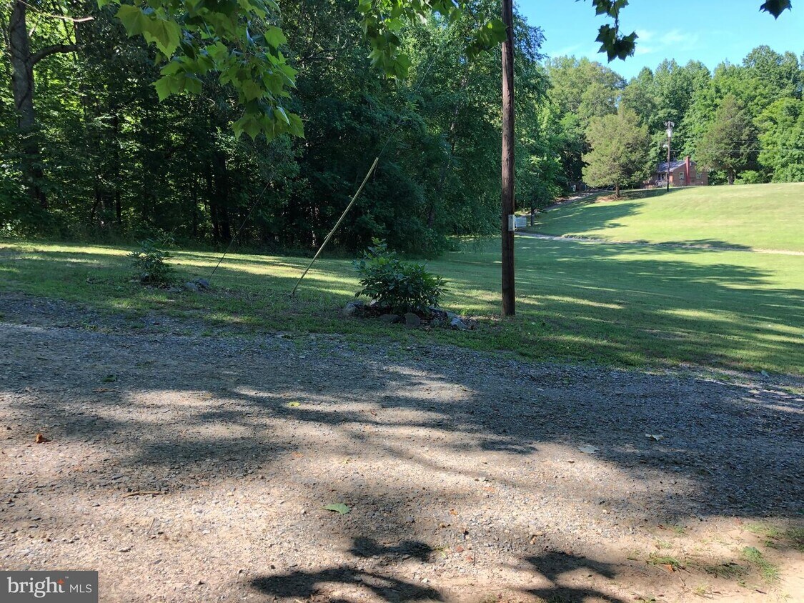Primary Photo - 913 Leeland Rd