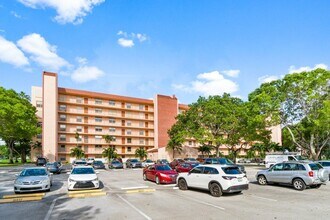 Building Photo - 14623 Bonaire Blvd