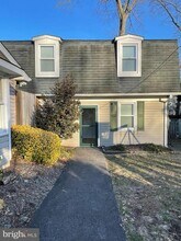 Building Photo - 664 Arleigh Rd