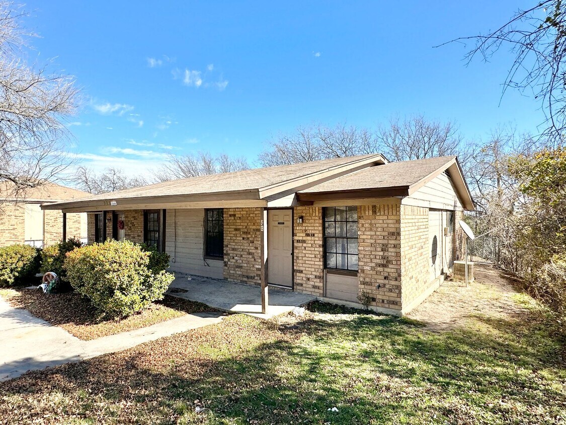 Primary Photo - 904 N. 7TH STREET (C)