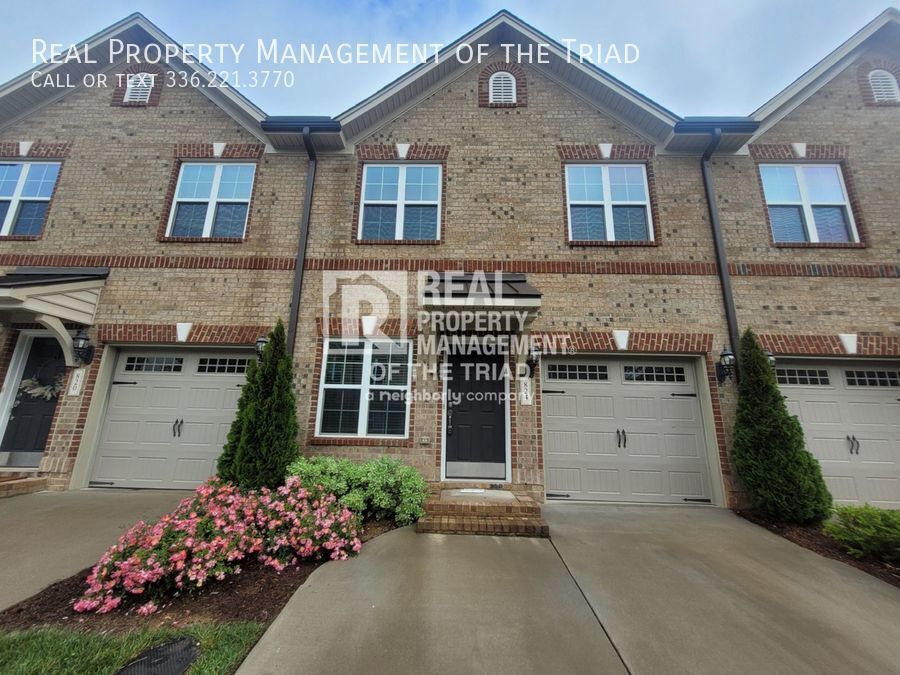 Foto principal - **MOVE IN SPECIAL - $350 OFF** Excellent 2...