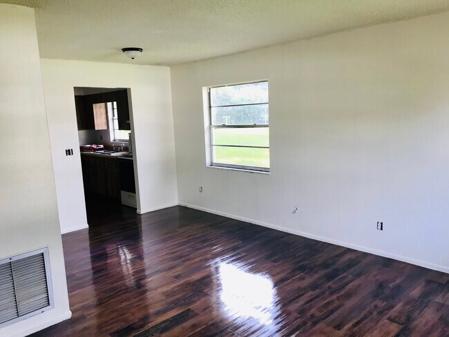 Foto del edificio - 4930 20th St E