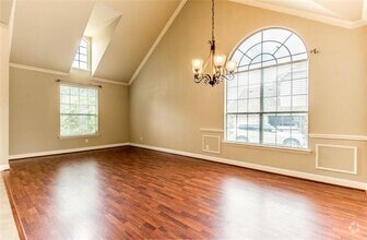 Building Photo - 310 Greenfield Dr