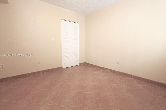 Foto del edificio - 2890 N Oakland Forest Dr