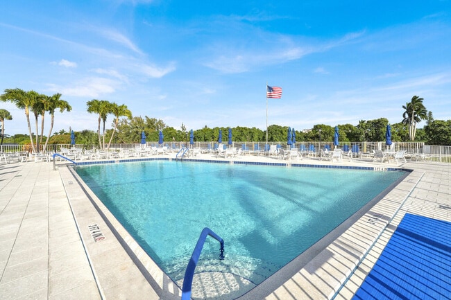 Building Photo - 32 Colonial Club Dr