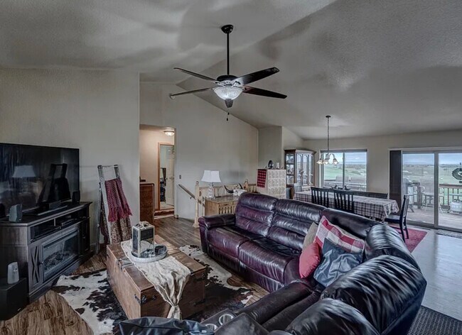 Building Photo - 22836 Gateway Dr