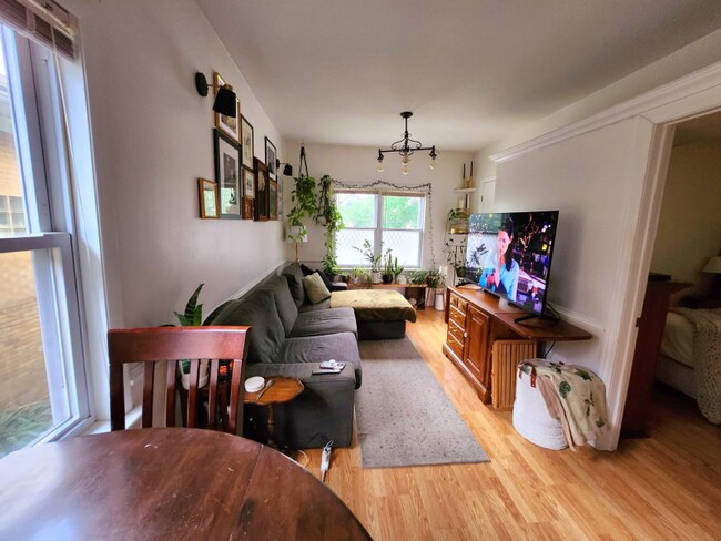 Foto del edificio - 7445 W Addison St