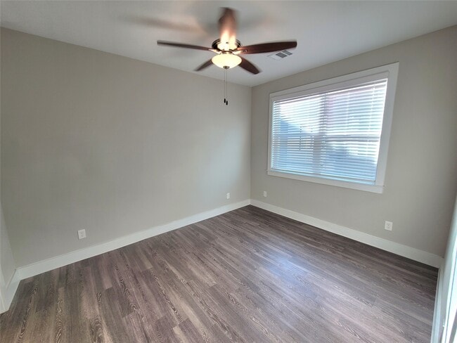Building Photo - 1720 Crestdale Dr