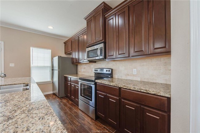 Building Photo - 1106 Oney Hervey Dr