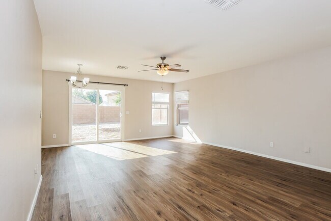 Foto del edificio - 12005 W Corrine Dr