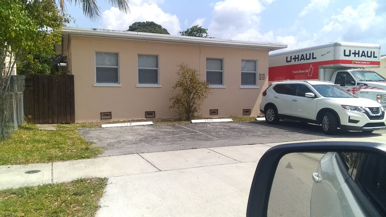 Foto principal - 1215 Worthington St