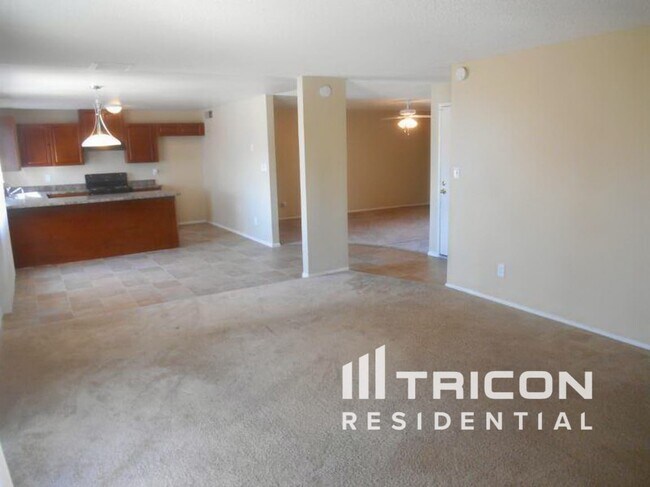Foto del edificio - 3701 E Greenway Ln