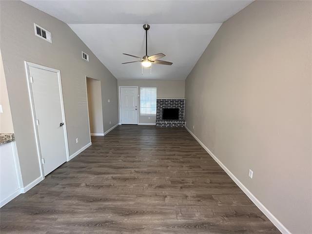 Foto del edificio - 221 Prairie Grove Dr