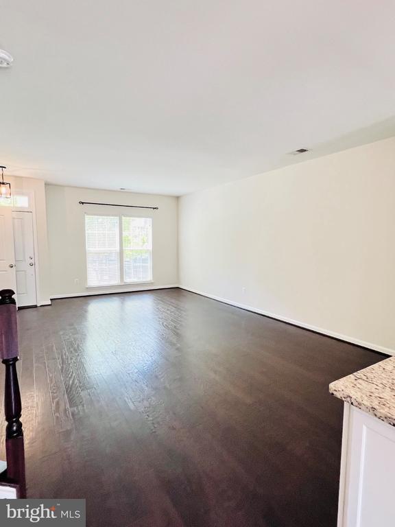 Foto del edificio - 208 Freesia Ln