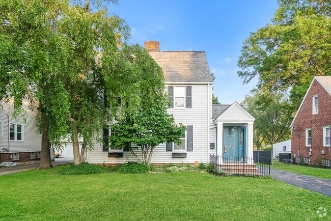 Building Photo - 1676 Edgefield Rd