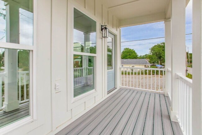 Foto del edificio - Build in 2025, 3 bed 3 bath near downtown!