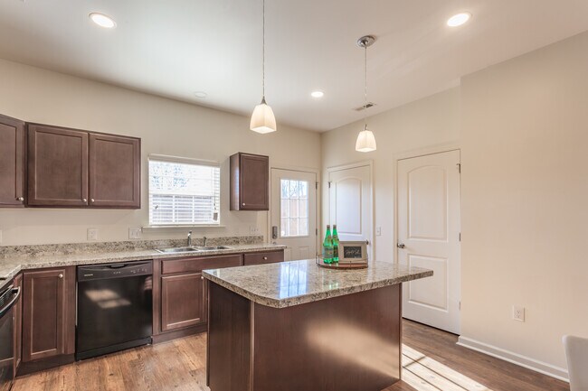 Foto del edificio - 274 Trunk St NE