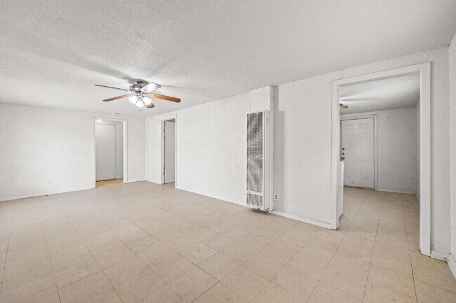 Foto del edificio - Spacious single story 2 bedroom 1 bath Ava...
