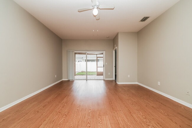 Building Photo - 31248 Shaker Cir