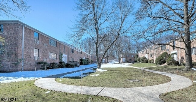 Building Photo - 22B Troy Dr