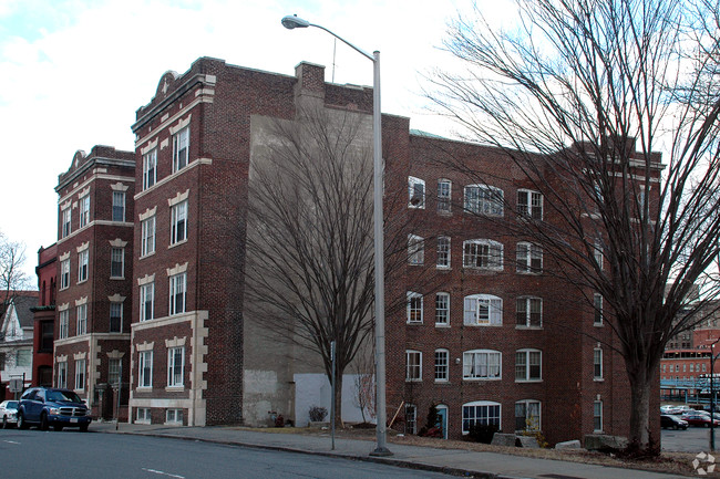 Building Photo - The Courtyard