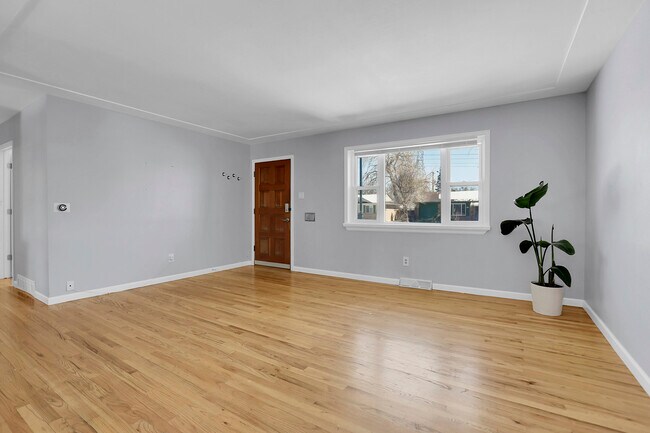 Building Photo - 967 S Jasmine St.