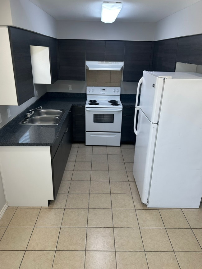 Foto del edificio - 406 E 3rd St