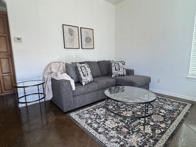 Building Photo - 2505 SW A Ave