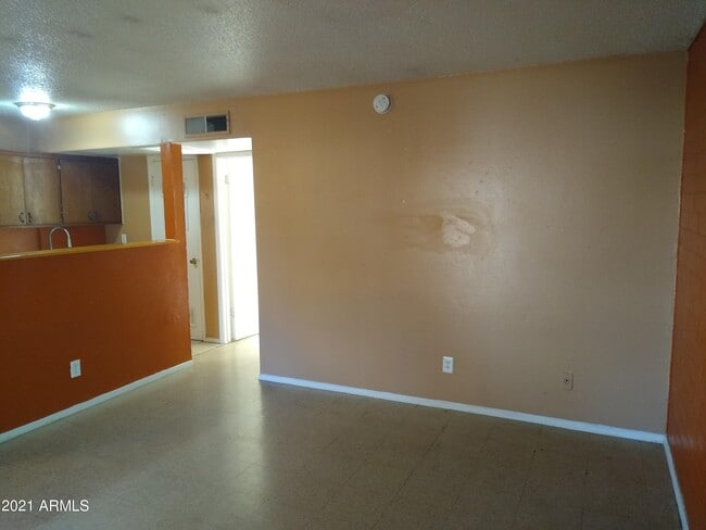 Building Photo - 2705 W Tuckey Ln