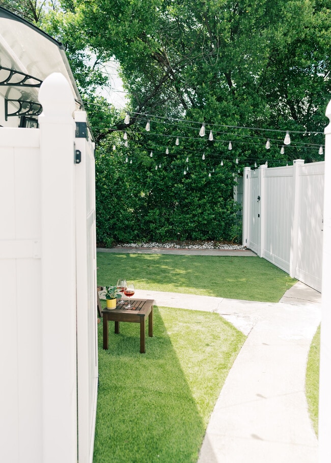 Building Photo - 2402 W Cypress St