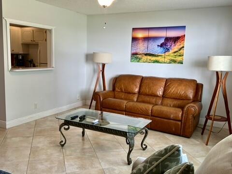 Building Photo - 240 Horizon W